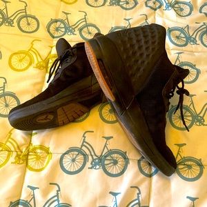 Jordan Academy Black Anthracite Gum Size 13 844515-011